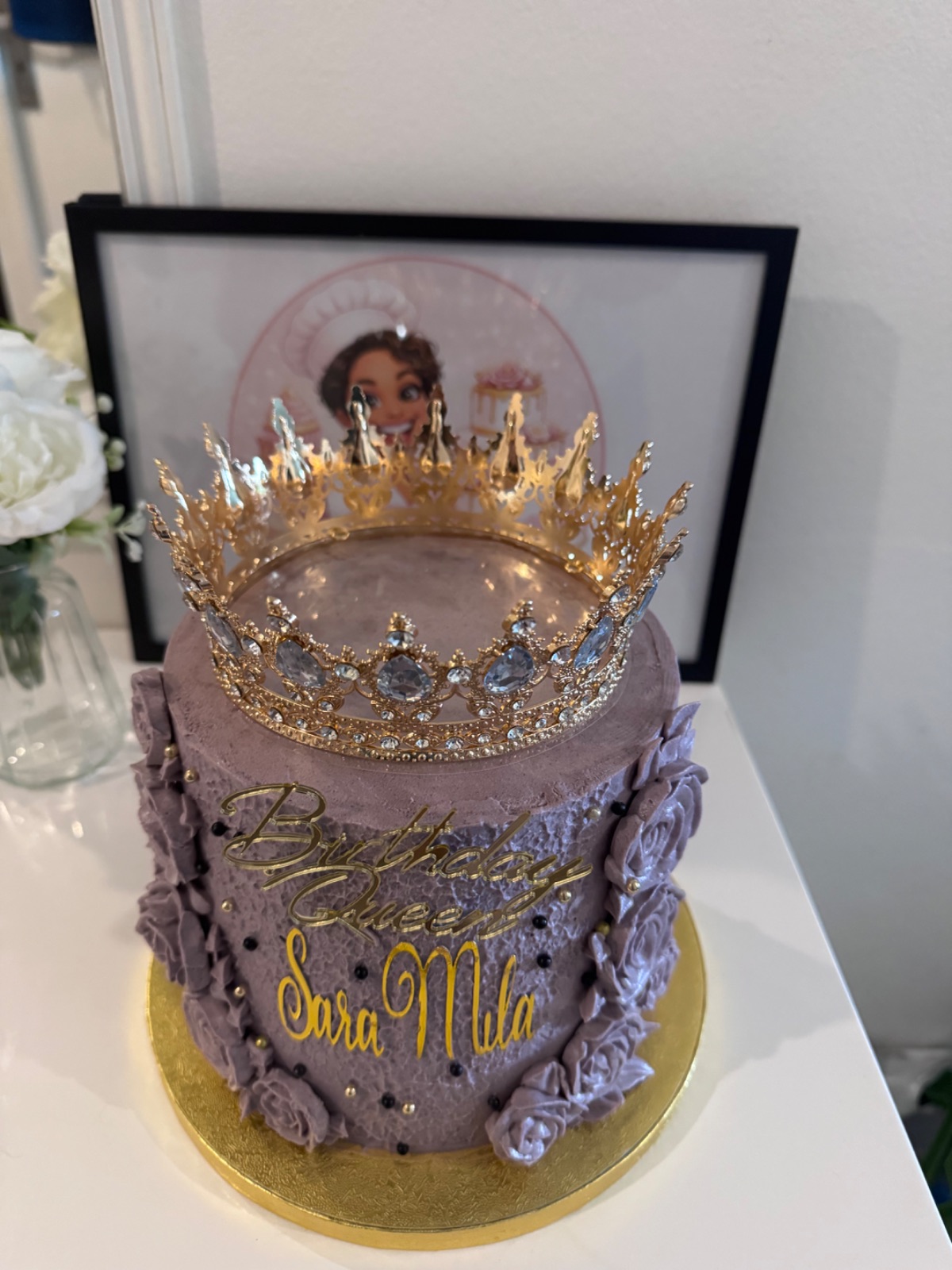 Birthday Queen | Taasty Cakes Birthday Queen — Birthday Queen 👑✨
Une création d’anniversaire au style royal et glamour, pensée pour mettre la reine du jour à l’honne | Taasty Cakes