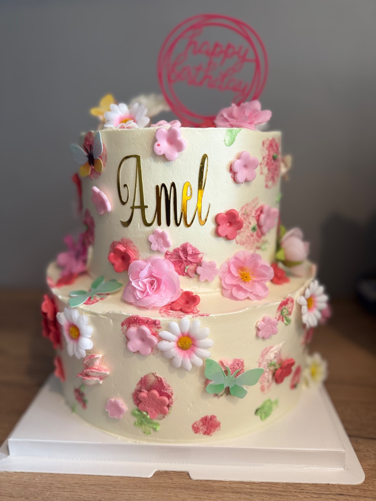 Jardin d’Amelie | Taasty Cakes Jardin d’Amelie — Jardin d’Amélie
Une création à deux étages pleine de fraîcheur, inspirée d’un jardin en fleurs.
Sur une délicate finit | Taasty Cakes