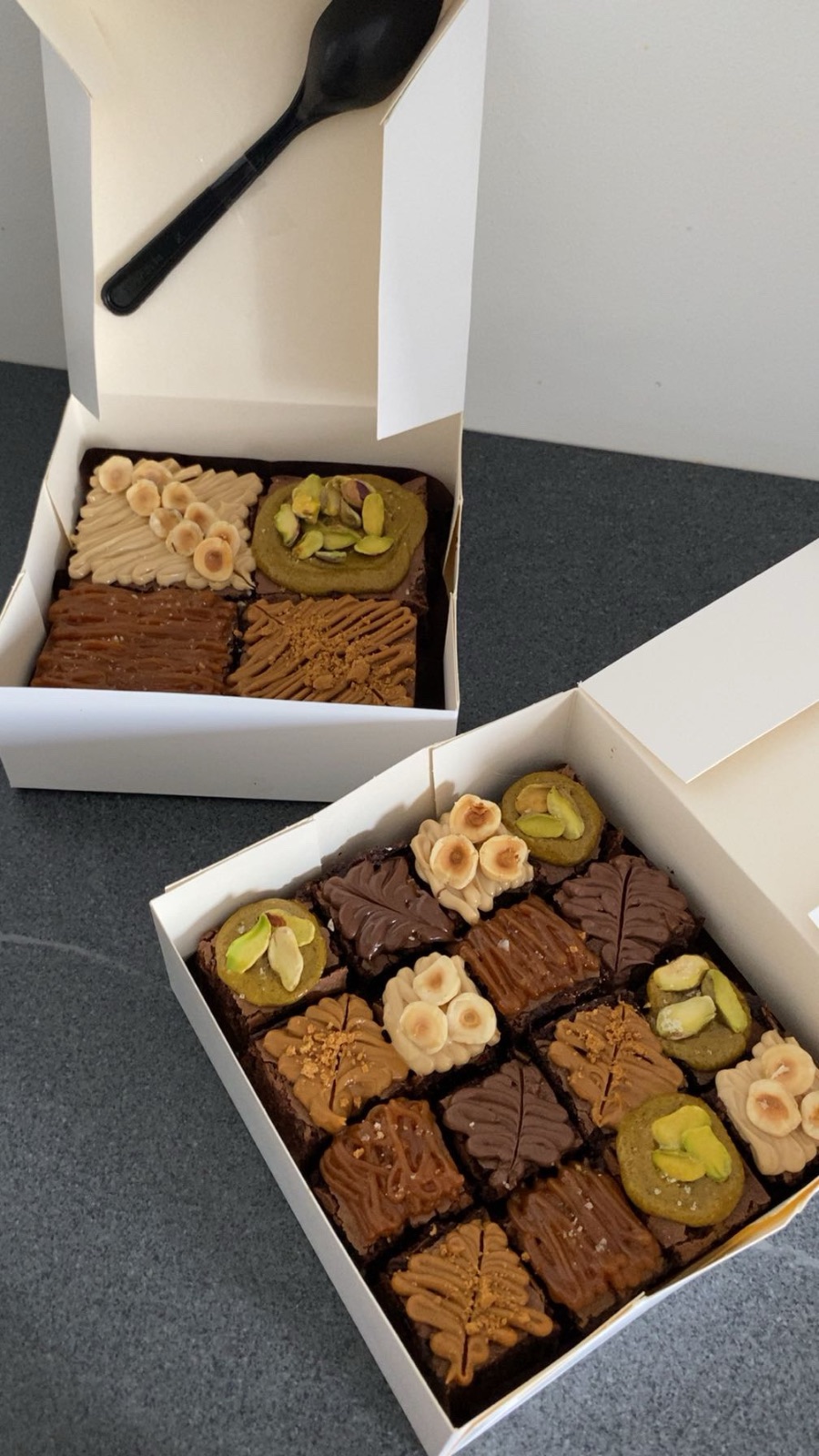Brownie box | Taasty Cakes Brownie box — 🍫 Boxes de brownies gourmandes
Envie d’une petite douceur à partager ou simplement de vous faire plaisir ? Découvrez m | Taasty Cakes