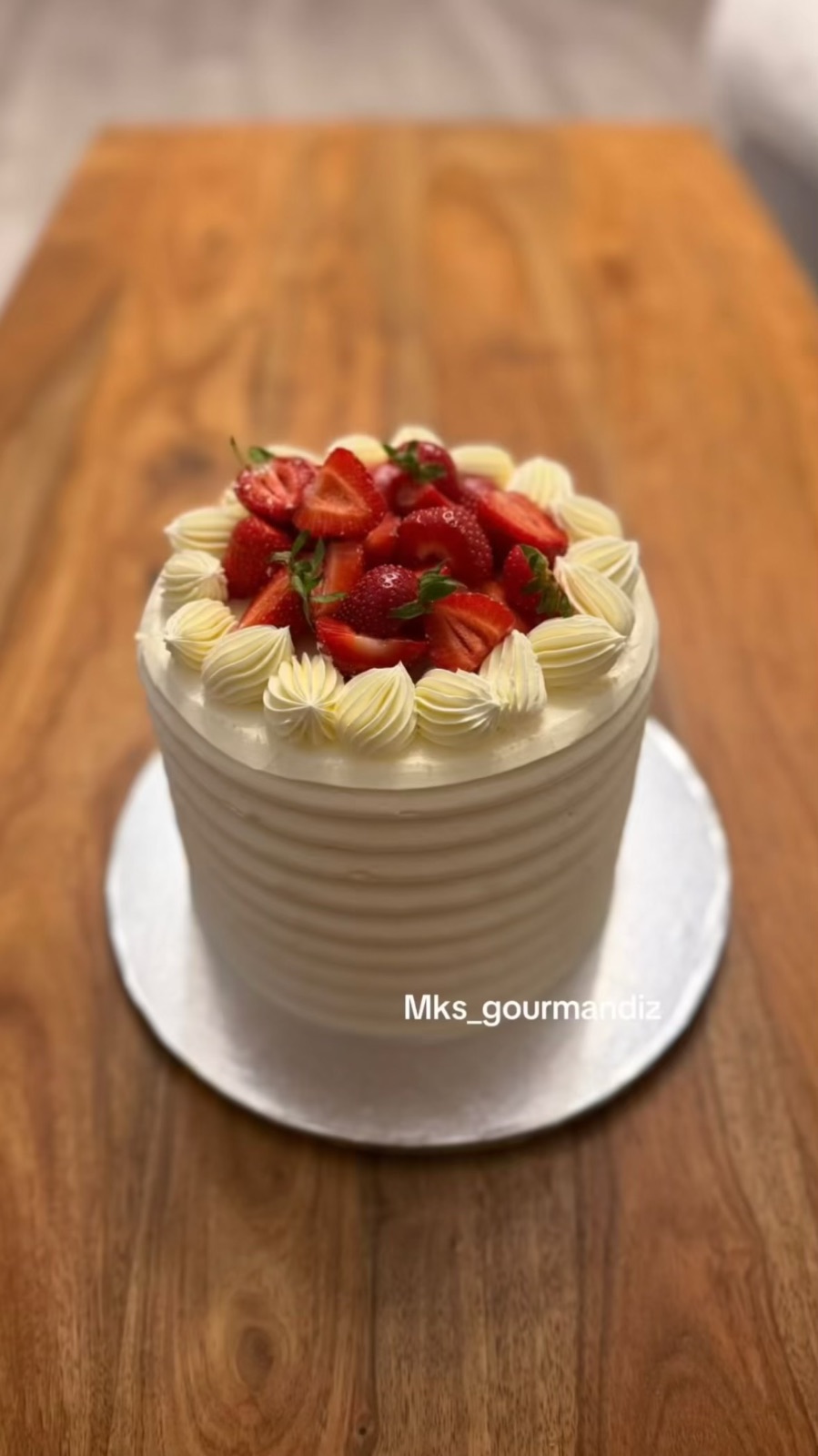 Layer cake fruits et kinder chocolat | Taasty Cakes Layer cake fruits et kinder chocolat — Layer cake fruitée, génoise vanille, crème chantilly mascarpone
Layer cake tout chocolat kinder, génoise chocolat | Taasty Cakes